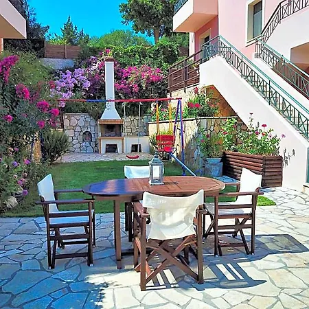 Harvest Moon Apartahotel Lixouri
